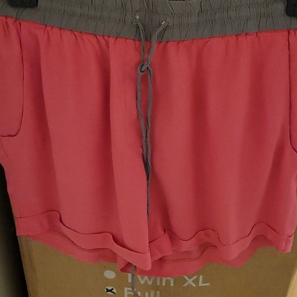 JCREW STRETCH WOMEN'S SHORT SIZE 2 - Picture 7 of 16